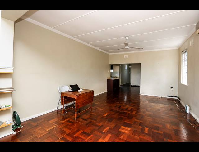 2.5 BEDROOM APARTMENT FOR SALE IN GLENWOOD